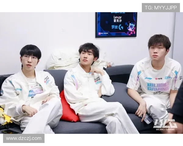 赛后分析：BLG与TES对决中的战术博弈与团队协作探讨